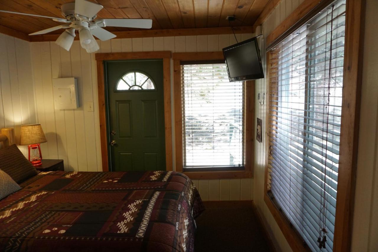 Shaver Lake Village Hotel Экстерьер фото