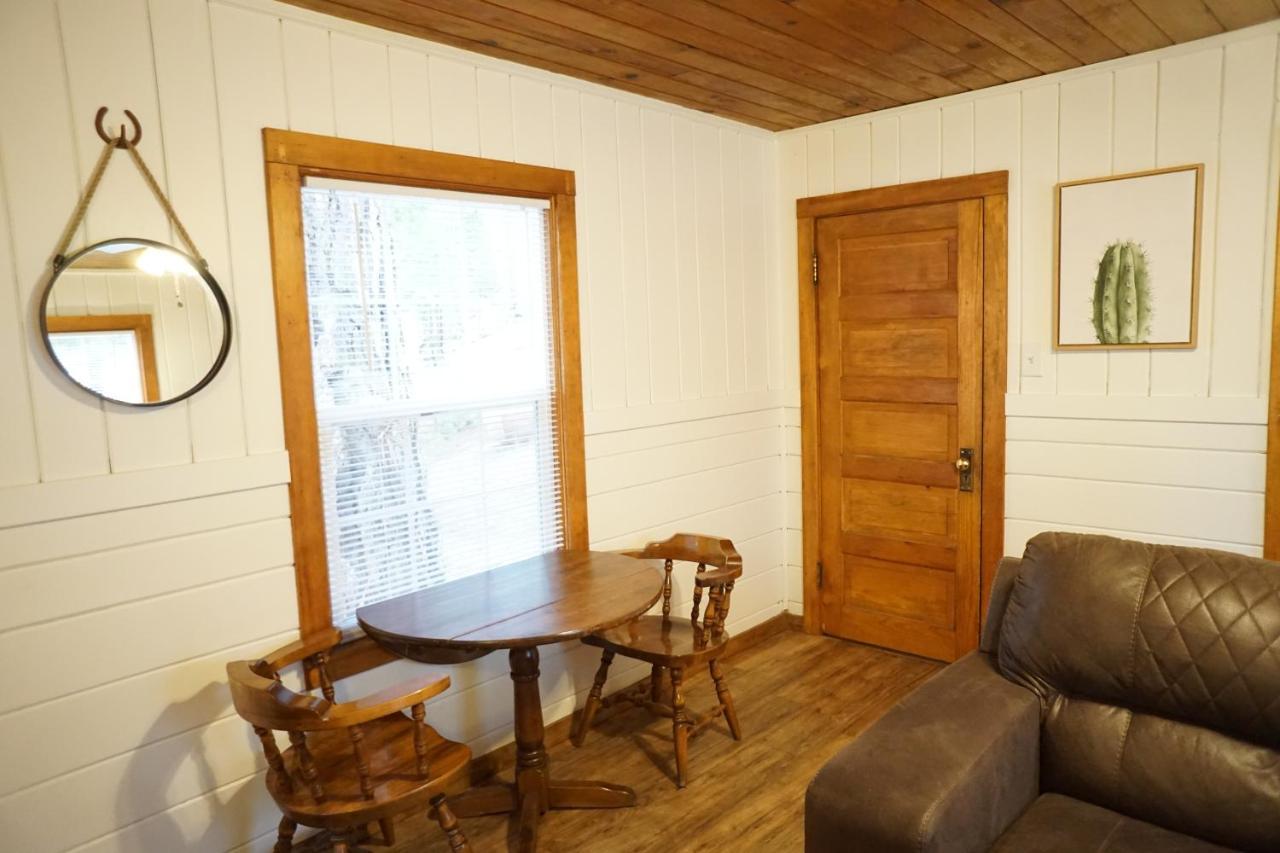 Shaver Lake Village Hotel Экстерьер фото